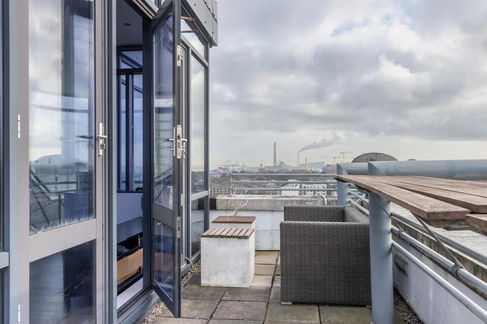 Guestready - Stunning Views From Millenium Tower Apartment Dublin Ireland