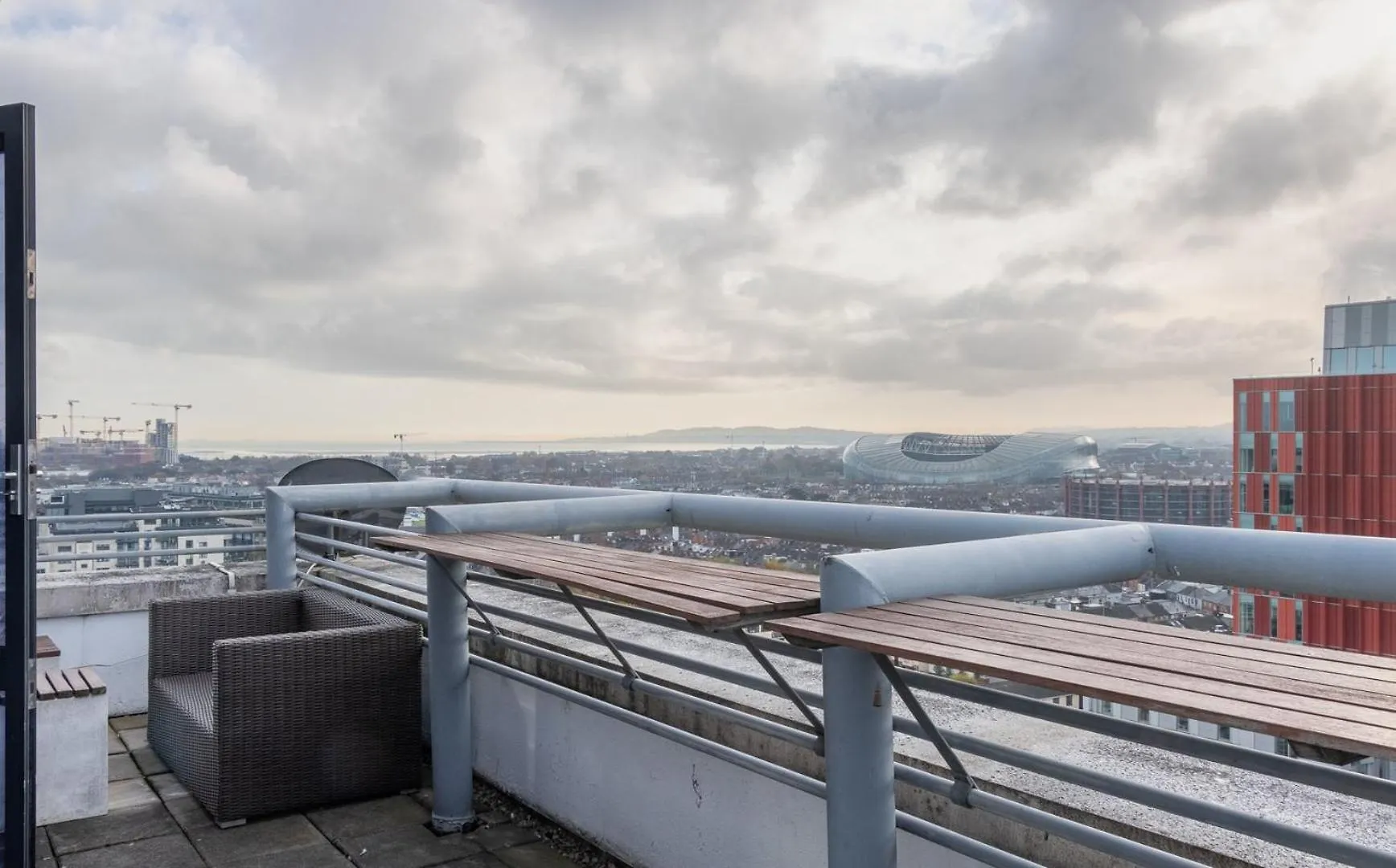 Guestready - Stunning Views From Millenium Tower Apartment Dublin 0*,  Ireland